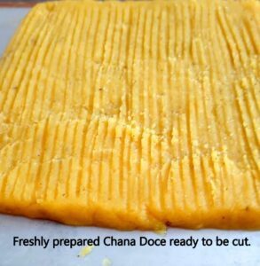Doce needs to be flattened onto a greased plate and cut, before it cools down completely, in order to get clean and sharp slices. 